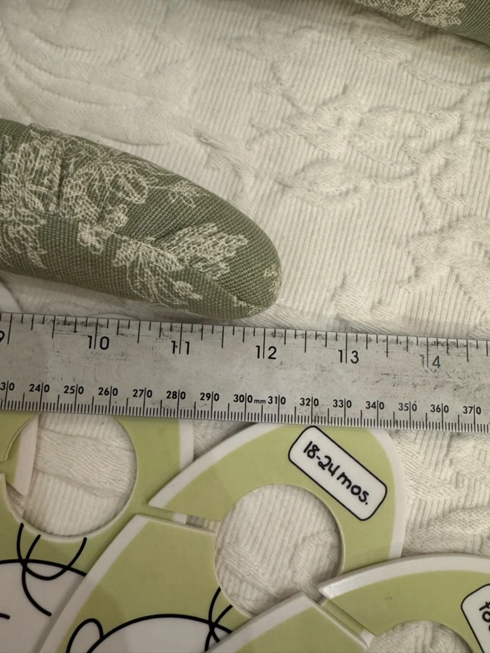 Baby Toddler Padded Floral Fabric Hangers Green - Lot of 11 Size dividers
